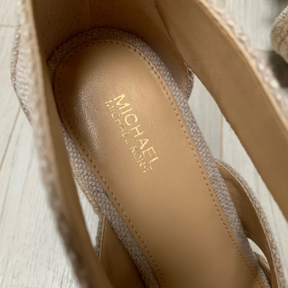 Michael Kors Woven Wedge Sandals. size 8.5 - Picture 2 of 7